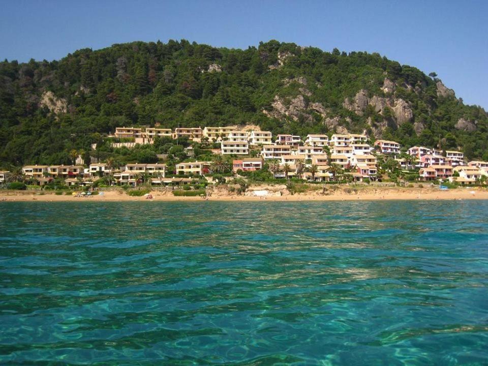 Alexandras On The Beach And Pool Apt Glyfada  Bagian luar foto