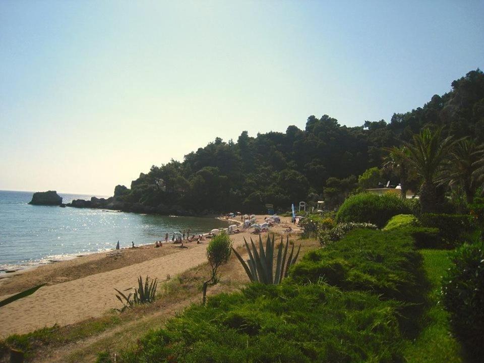 Alexandras On The Beach And Pool Apt Glyfada  Bagian luar foto