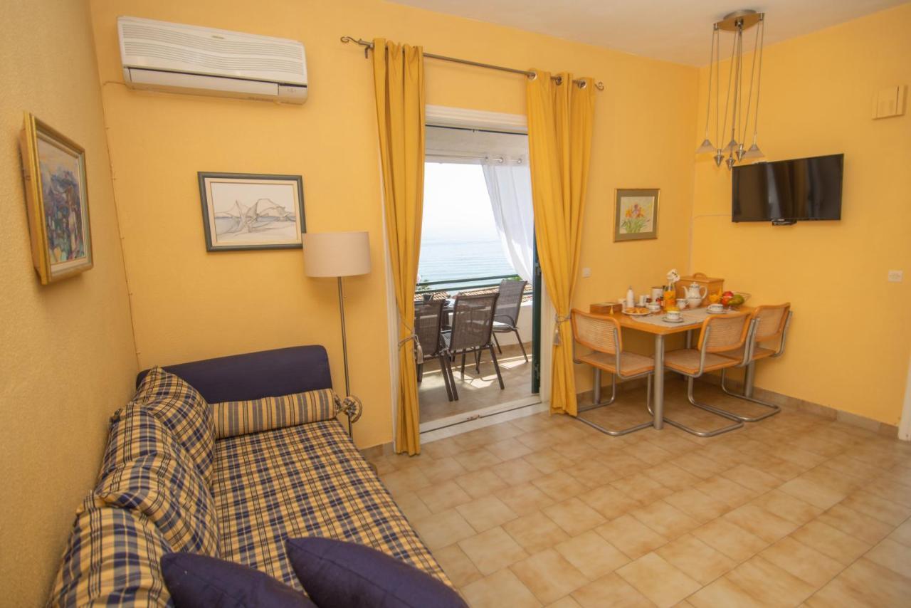 Alexandras On The Beach And Pool Apt Glyfada  Bagian luar foto